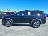 2025 Nissan Pathfinder photo 5