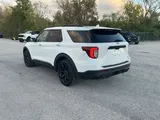 2021 Ford Explorer photo 3