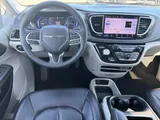 2023 Chrysler Pacifica photo 24
