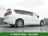 2025 Chrysler Pacifica photo 43