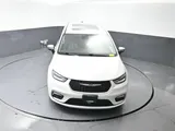 2023 Chrysler Pacifica photo 18