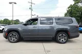 2023 Jeep Wagoneer L photo 2