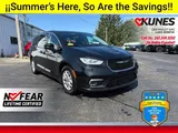 2023 Chrysler Pacifica photo 1