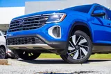 2026 Volkswagen Atlas photo 2