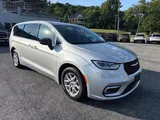 2024 Chrysler Pacifica photo 9