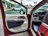 2020 Chrysler Voyager photo 18