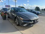 2024 Hyundai Elantra photo 3