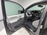 2020 Toyota Sienna photo 12