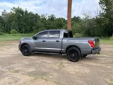 2018 Nissan Titan photo 3