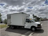 2015 Chevrolet Express Commercial Cutaway photo 1
