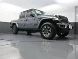 2026 Jeep Gladiator photo 18