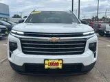 2027 Chevrolet Traverse photo 2