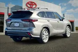 2026 Toyota Highlander photo 3