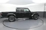 2026 Jeep Gladiator photo 9