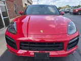 2022 Porsche Cayenne photo 3