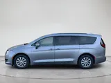 2019 Chrysler Pacifica photo 2