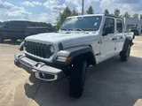 2025 Jeep Gladiator photo 3