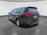 2023 Chrysler Pacifica photo 6
