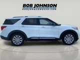 2021 Ford Explorer photo 5