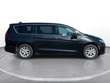 2023 Chrysler Pacifica photo 3