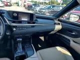 2021 Lexus ES photo 16