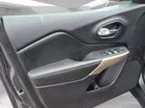 2018 Jeep Cherokee photo 8