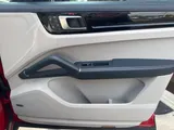 2022 Porsche Cayenne photo 44
