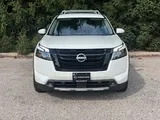 2023 Nissan Pathfinder photo 3