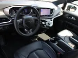 2025 Chrysler Pacifica photo 4