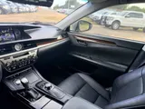2017 Lexus ES photo 19