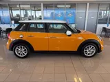 2017 MINI Hardtop 4 Door photo 3