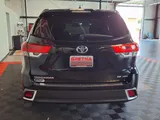 2017 Toyota Highlander photo 7
