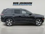 2023 Jeep Grand Cherokee photo 9