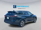 2024 Toyota Highlander photo 6