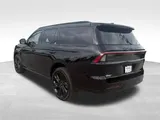 2027 Lincoln Navigator photo 3