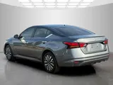 2024 Nissan Altima photo 5