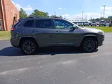 2019 Jeep Cherokee photo 2
