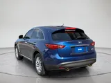 2017 INFINITI QX70 photo 3