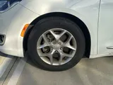 2017 Chrysler Pacifica photo 4