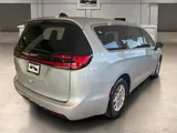 2024 Chrysler Pacifica photo 6
