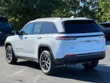 2027 Jeep Grand Cherokee photo 7