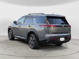 2024 Nissan Pathfinder photo 3