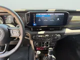 2025 Jeep Gladiator photo 21