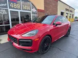 2022 Porsche Cayenne photo 2