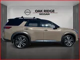 2025 Nissan Pathfinder photo 2