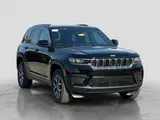 2027 Jeep Grand Cherokee photo 3