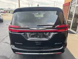 2024 Chrysler Pacifica photo 6