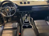 2022 Porsche Cayenne photo 32