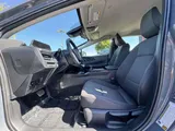 2025 Toyota Prius photo 13