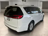 2023 Chrysler Pacifica photo 6